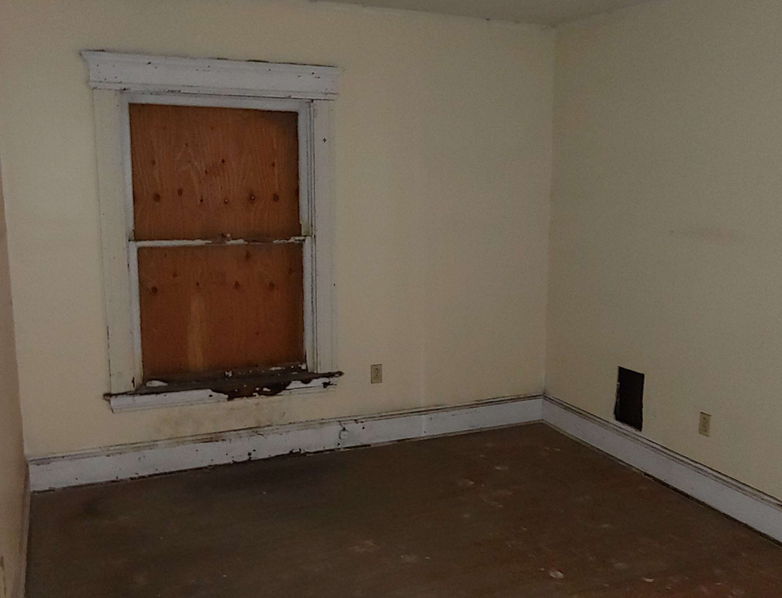 118-20 Borden Ave E photo
