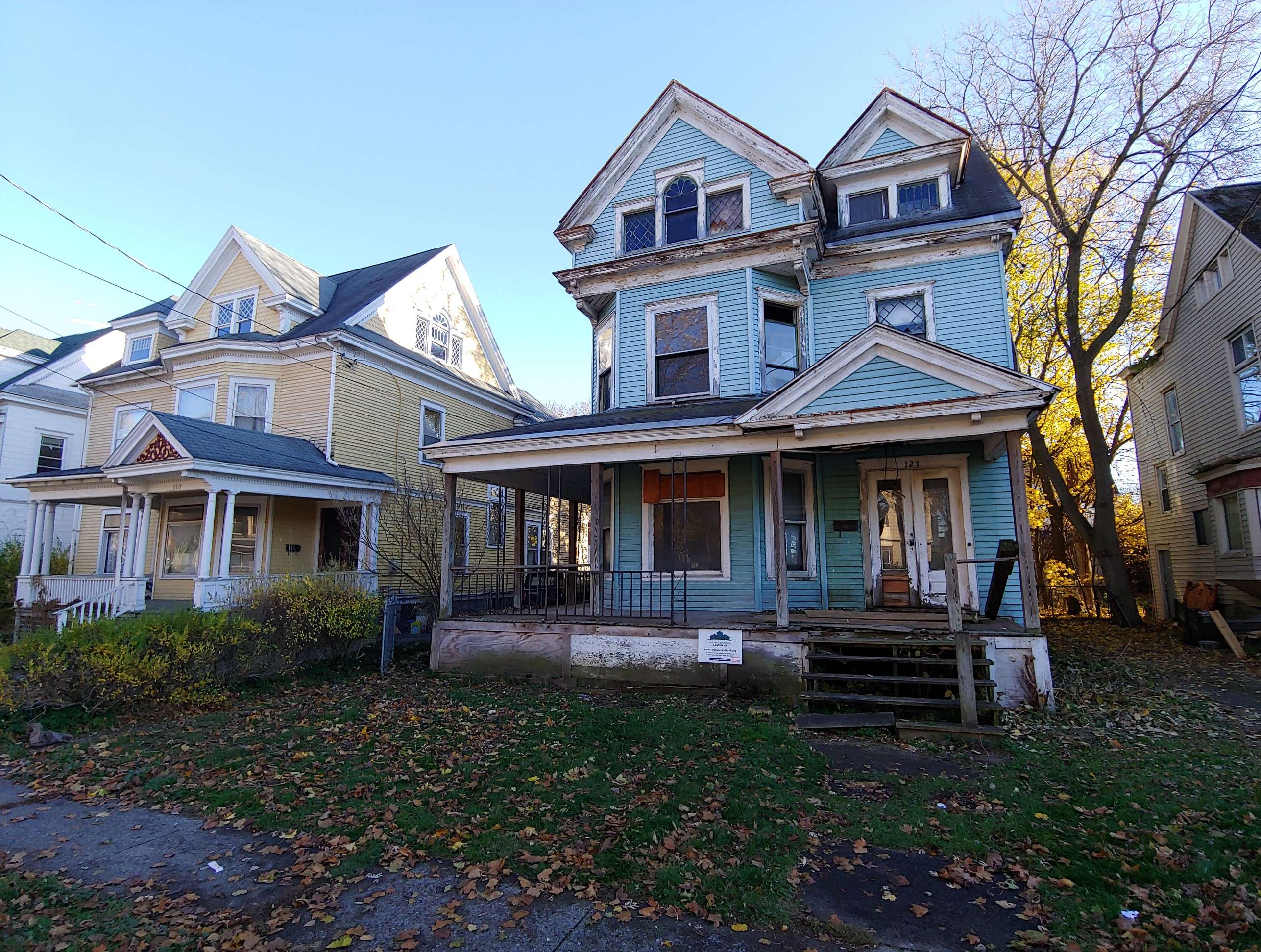 121 Borden Ave W photo
