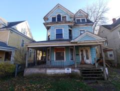 121 Borden Ave W