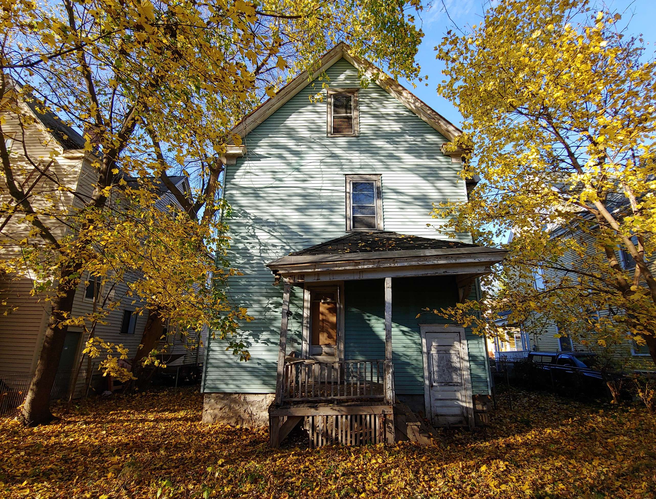 121 Borden Ave W photo