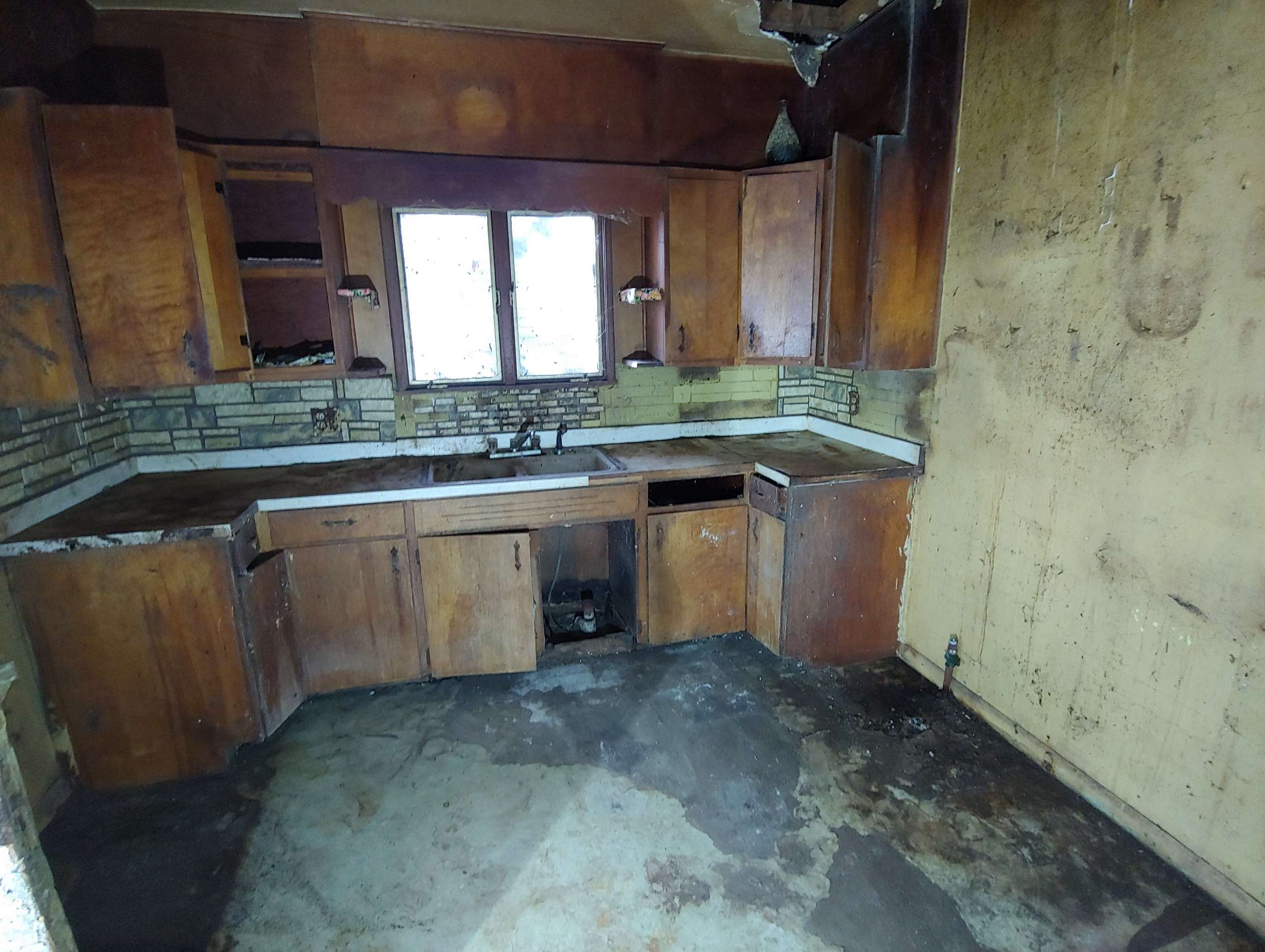121 Borden Ave W photo